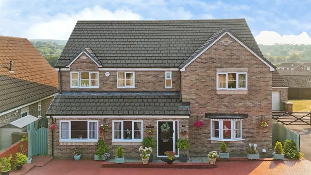 School Close, Treharris, CF46, photo 1