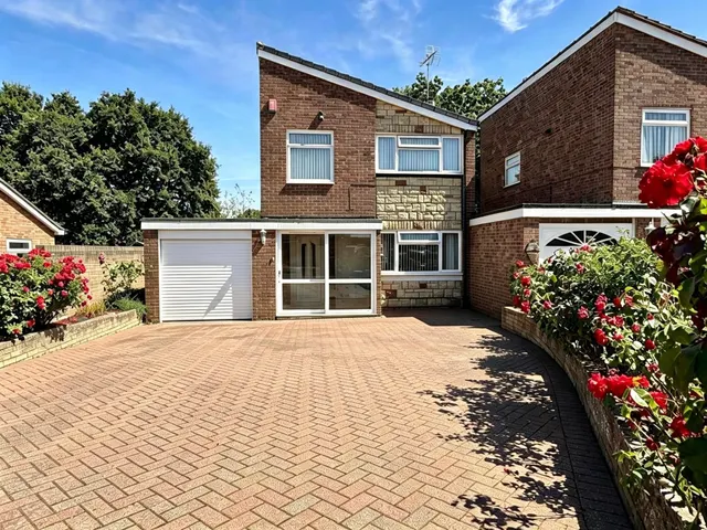 Thorne Road, Swindon, Wiltshire, SN3 6DT, photo 1