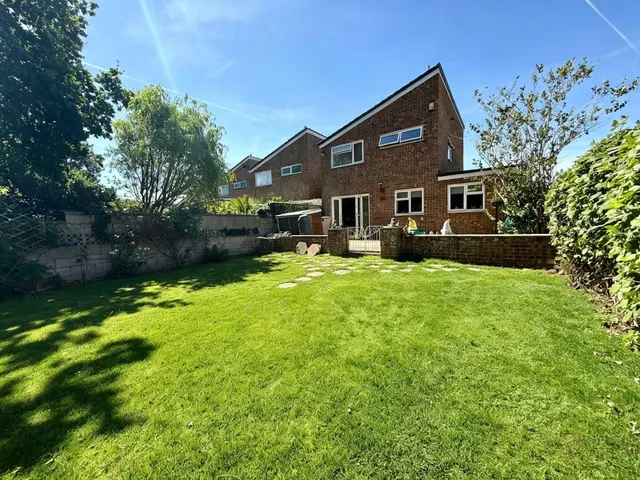Photo 2 — Thorne Road, Swindon, Wiltshire, SN3 6DT