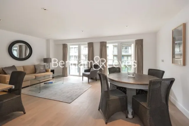 Kew Bridge Road, Brentford, TW8, photo 1