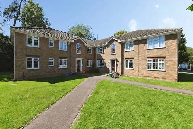 Photo 2 — Bishops Close, Basildon, Essex, SS13