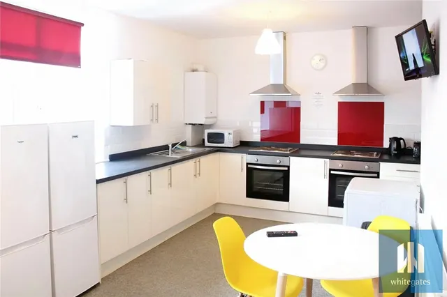 Firth Street, Huddersfield, HD1, photo 2