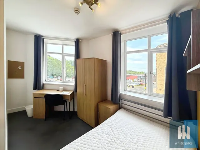 Firth Street, Huddersfield, HD1, photo 3