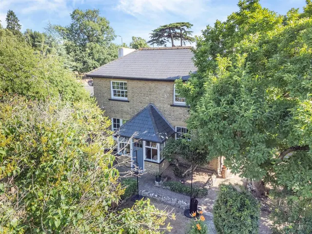 Pickhurst Lane, Bromley, photo 1