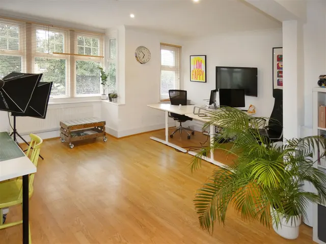 The Street, Rustington, photo 3