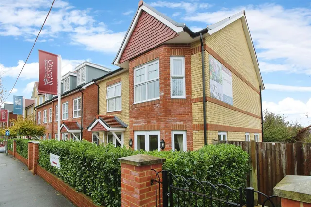 North Close, Lymington, SO41, photo 1