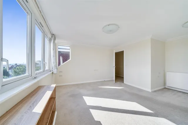 North Close, Lymington, SO41, photo 3