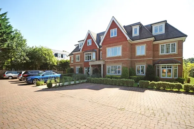 Shoppenhangers Road Maidenhead SL6, photo 1