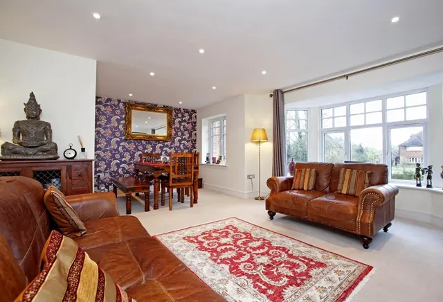 Photo 2 — Shoppenhangers Road Maidenhead SL6