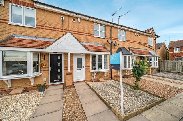 2 bedroom house, Newby Close, Kingswood, HU7