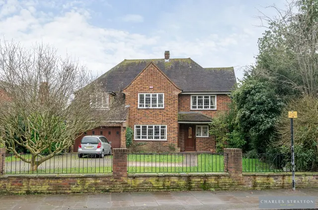 Heath Drive, Romford, RM2, photo 1