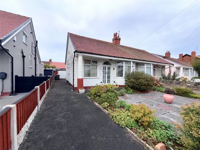 Willoughby Avenue, FY5, photo 1