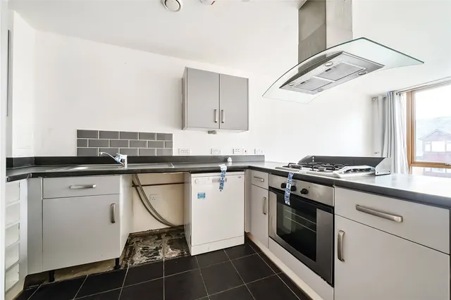 Photo 3 — Homesdale Road, Bromley, BR2