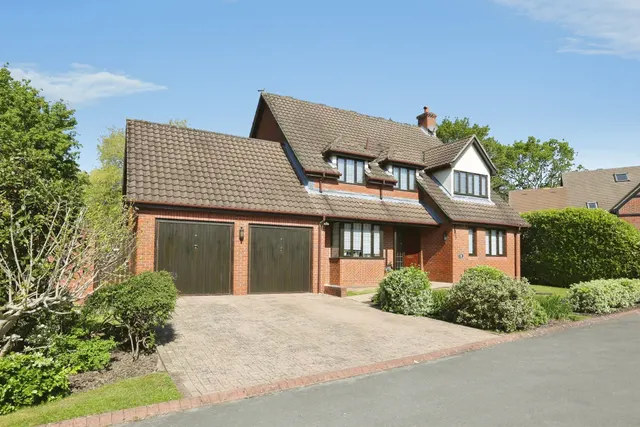 Photo 2 — Brooklynn Close, Waltham Chase, SOUTHAMPTON