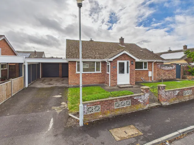 Southview Road, Westonzoyland, photo 1