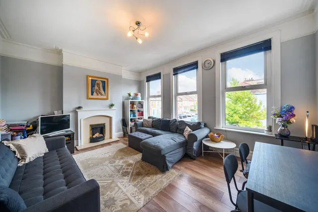 3 bedroom house — Muirkirk Road, Catford, London, SE6