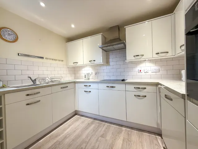Christ Church Close, Nailsea, BS48, photo 3