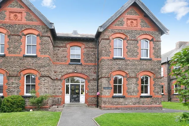 New Hall, Liverpool, L10, photo 1