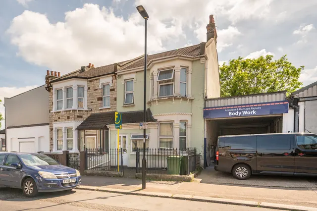 Photo 3 — 6 Rectory Road, London