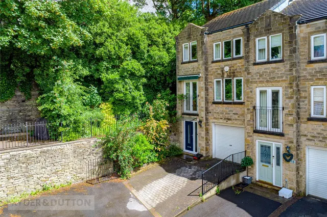 Chancel Court, Longwood, HD3, photo 1