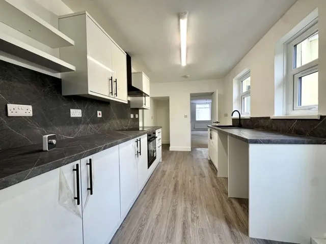 Yew Street, Troedyrhiw, CF48, photo 2