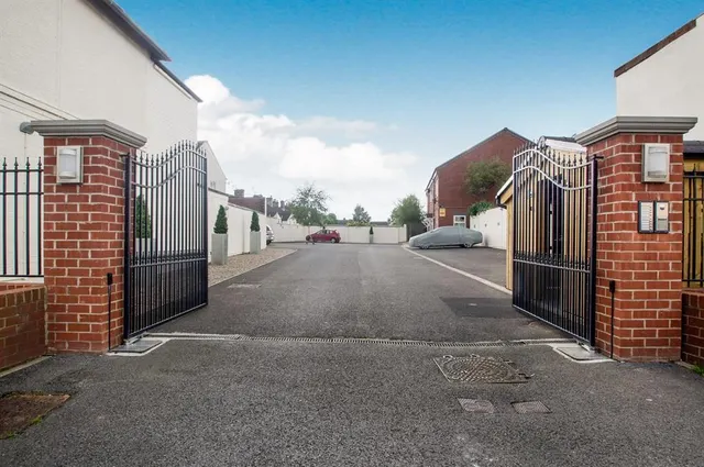 Park Mews, Burton On Trent, DE14, photo 2