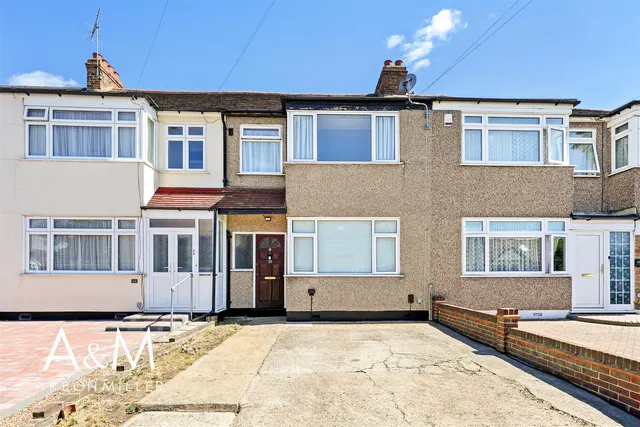 Shirley Gardens, Hornchurch, Essex, RM124NH, photo 1