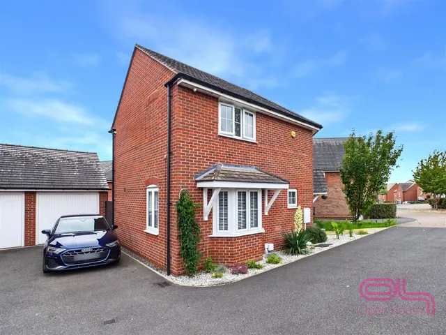 Suffolk Way, Church Gresley, DE11, photo 2