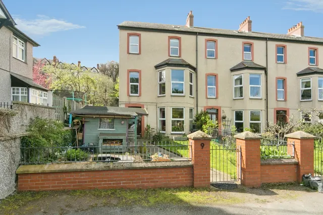 Marine Crescent, Penmaenmawr, LL34, photo 1
