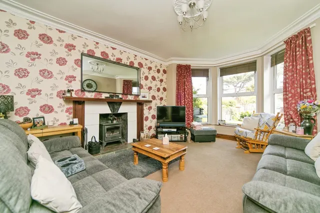 Marine Crescent, Penmaenmawr, LL34, photo 3