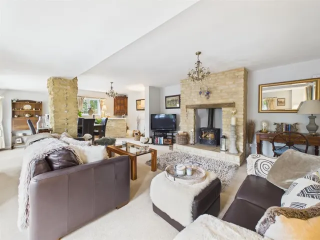 Church Road, Longlevens, photo 3