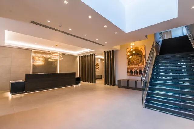Photo 2 — Flat 3, Basset Court, Smithfield Square, High Street, London