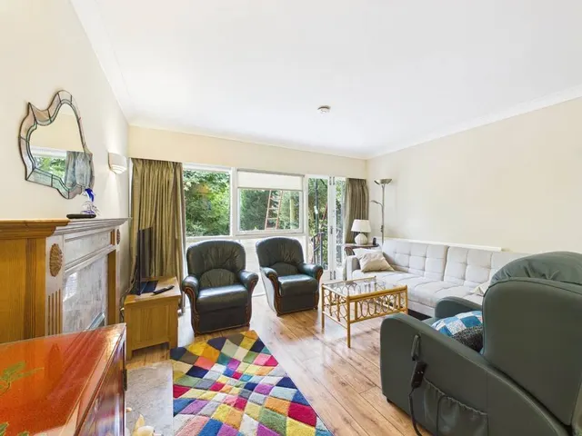 Coleridge Court, Parkleys, TW10, photo 3