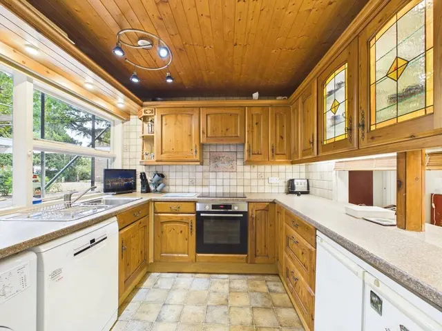 Coleridge Court, Parkleys, TW10, photo 1