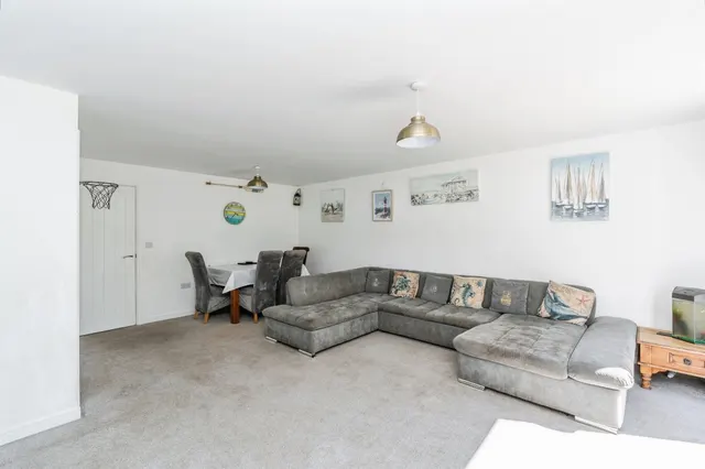 Battenberg Close, Romsey, SO51, photo 3