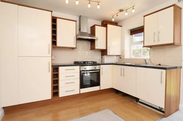 Rialto Court, Rodley, LS13, photo 3