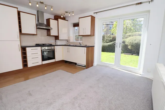 Rialto Court, Rodley, LS13, photo 2