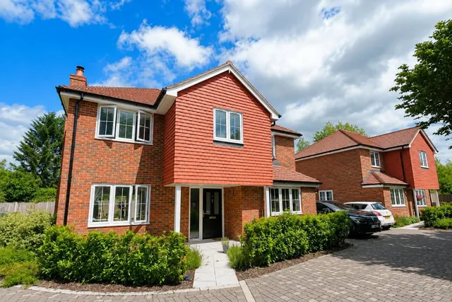 St Thomas Close, Chilworth, GU4, photo 1