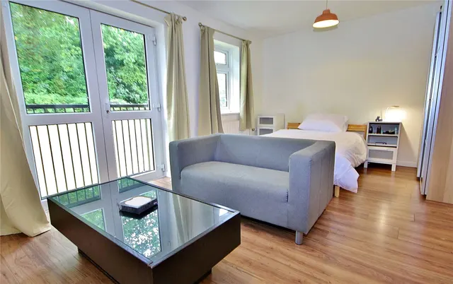Apple Trees Place, Woking, GU22, photo 2