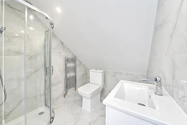 Mottingham Road, London, SE9, photo 3