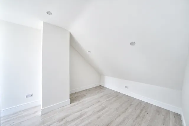 Mottingham Road, London, SE9, photo 2