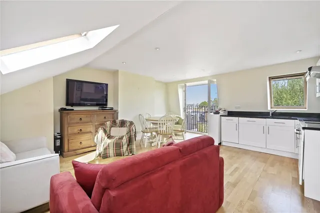 Davisville Road, London, W12, photo 1