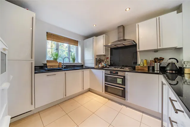 Photo 2 — Holt Close, Chislehurst, BR7