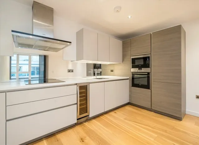 Photo 2 — Glenthorne Road, Hammersmith, W6