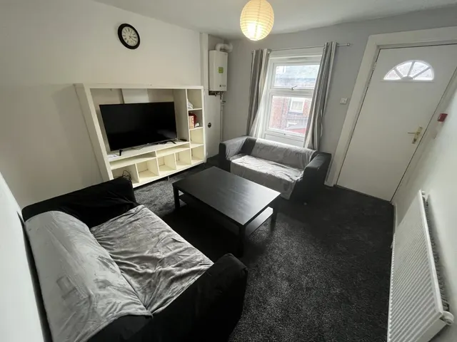 Burley Lodge Terrace, Hyde Park, LS6, photo 3