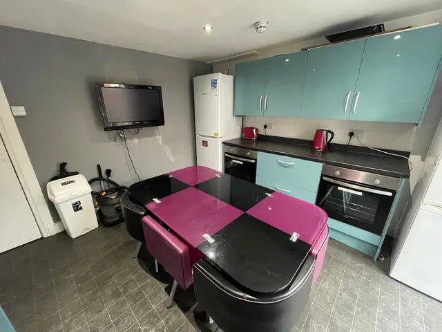 Burley Lodge Terrace, Hyde Park, LS6, photo 1