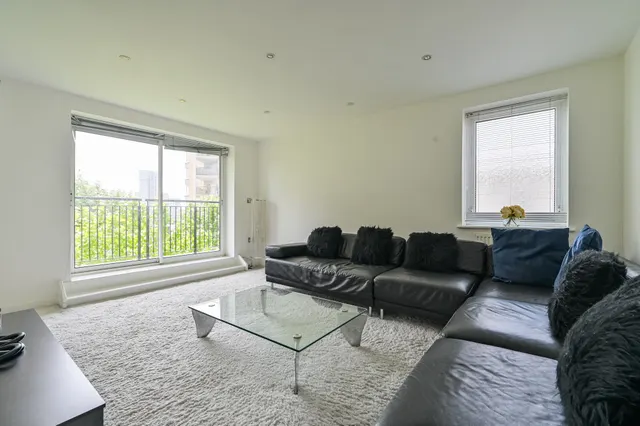 45 Sail Court, 15 Newport Avenue, London, photo 1