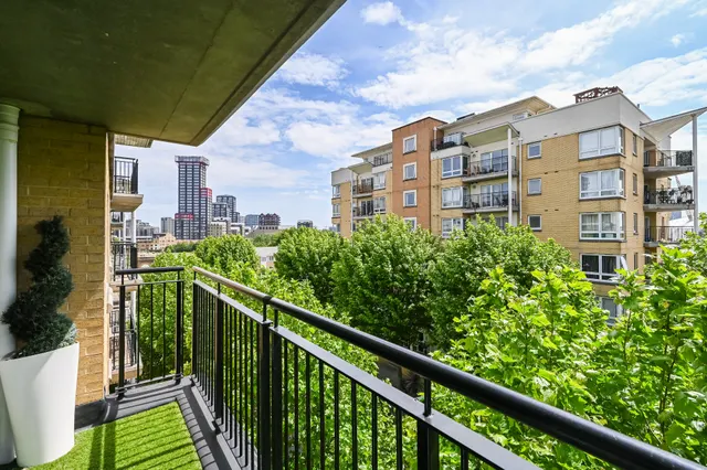 Photo 2 — 45 Sail Court, 15 Newport Avenue, London