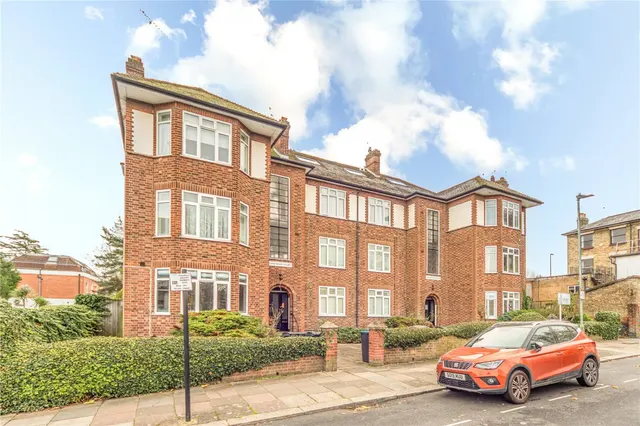 Warwick Road, London, N11, photo 1