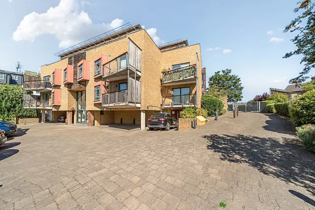 Photo 2 — Woodland Crescent, SE10